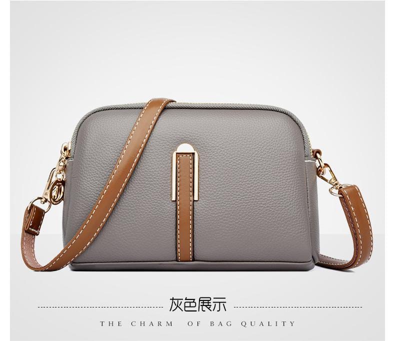 Elegant White Leather Cosmetic Bag SMALL SIZE - AM01431MB Chic and stylish accessory with gold accents